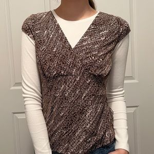 brown & white short sleeve wrap top